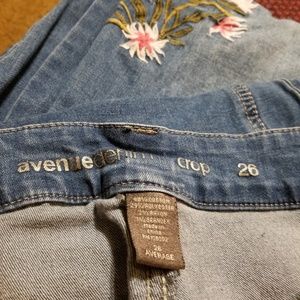 Avenue Crop Embroidery Jean